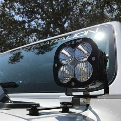 Baja Designs: zestaw oświetlenia LED Squadron Spot mocowaniem Jeep JL JT